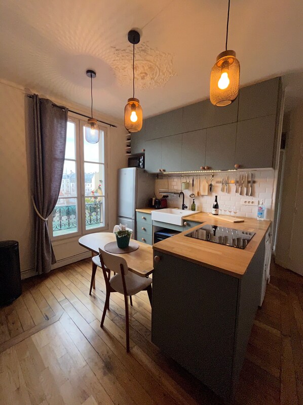 Private kitchen - Appartement Typiquement Parisien, Sécurisé et Central ! (Paris)