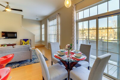 25 Mi to Detroit: Townhome w/ Smart TV!