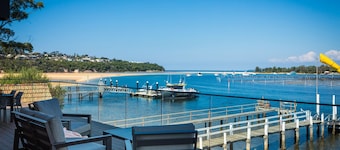 Southwind- Luxurious Waterfront Retreat