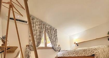 Camera in località panoramica immersa nella natura. Sentieri naturali, cascate!