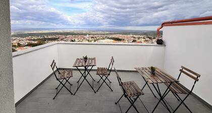 Camera in località panoramica immersa nella natura. Sentieri naturali, cascate!