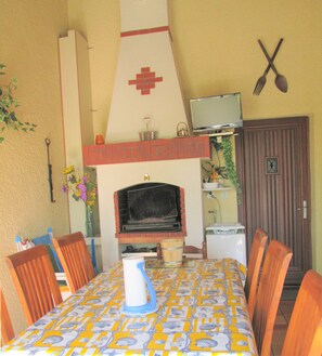 Dining - 3 bedroom holiday home (Royan)