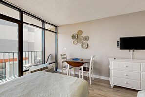 Iron/ironing board, Internet, bed sheets - Newly renovated beachfront studio with pools, hot tub, fitness room (Myrtle Beach)
