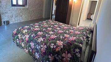 3 bedrooms, iron/ironing board, bed sheets