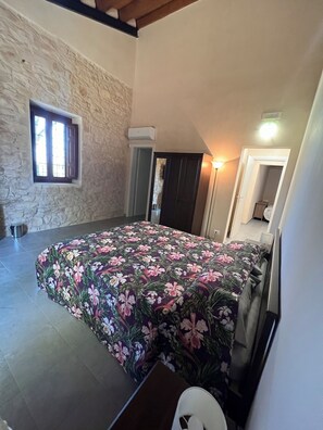 3 chambres, fer et planche à repasser, draps fournis