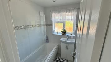 Ferienhaus | Badezimmer | Dusche, Haartrockner, Handtücher