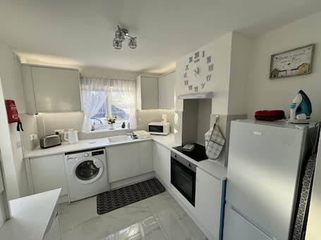 Refrigerador, microondas, horno, placa de cocina