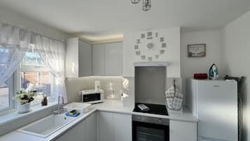 House | Private kitchen | Fridge, microwave, oven, stovetop