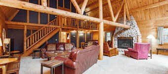 New! Family & Dog Friendly Escape w/ 2 Hot Tubs