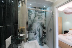 Shower, hair dryer, bidet, towels - Veniero37 Guest House
Feeling  Home in the heart of Rome (Roma)