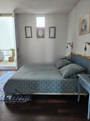 2 habitaciones, tabla de planchar con plancha, wifi y ropa de cama 