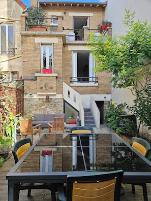Outdoor dining - Maison de Ville à Courbevoie, Située à 10 Minutes à Pied de La Défense et Paris (Courbevoie)