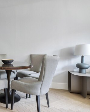 Apartment | Dining