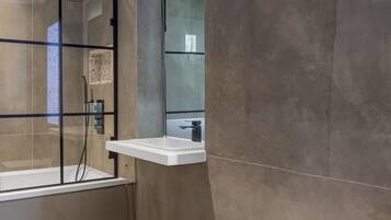 Apartment | Bathroom