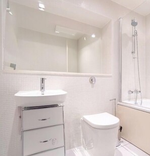 Bathroom - Cozy 2 Bedrooms by Shoreditch (London)