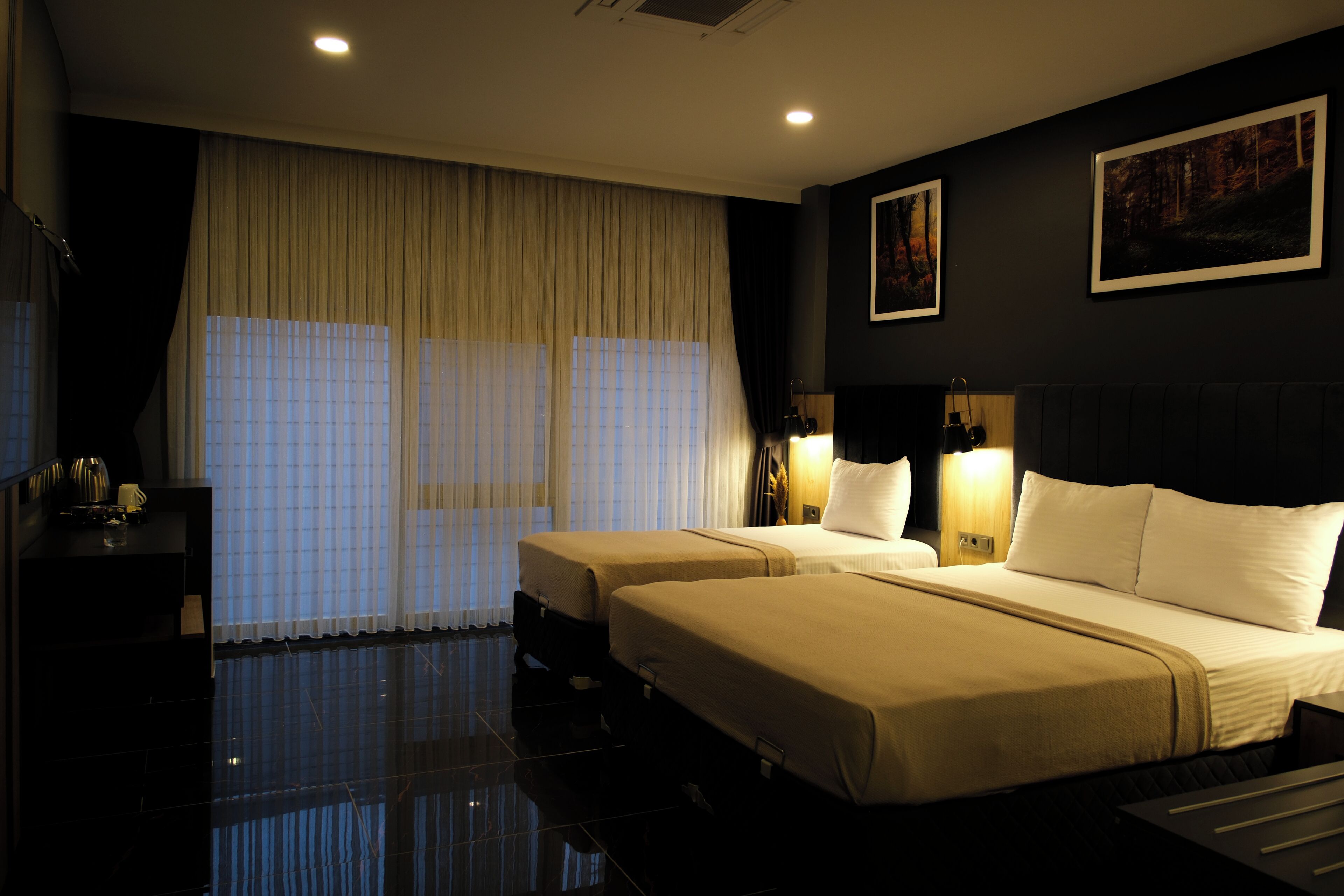 Superior Room, Corner