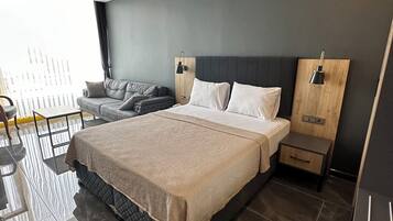 高級客房, 邊間 | 埃及棉床單、高級寢具、書桌、筆電工作空間