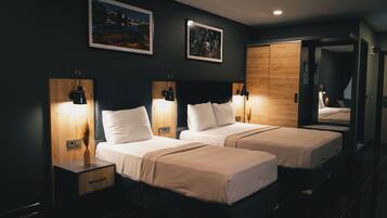 Deluxe Triple Room, Mountain View | Premium bedding, laptop workspace, soundproofing, free WiFi