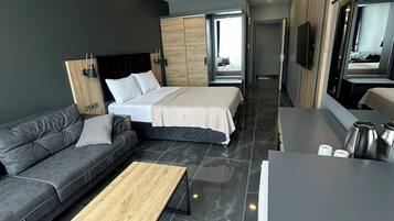 Superior Room, Corner | 1 bedroom, Egyptian cotton sheets, premium bedding, desk