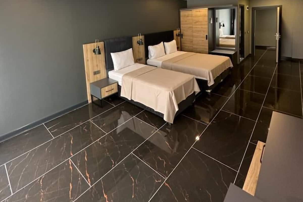 1 bedroom, Egyptian cotton sheets, premium bedding, desk