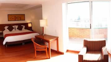 Habitación Deluxe, balcón | Sistema de insonorización, wifi gratis, ropa de cama