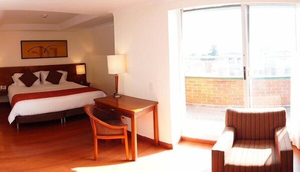 Deluxe Room, Balcony | 1 bedroom, soundproofing, free WiFi, bed sheets