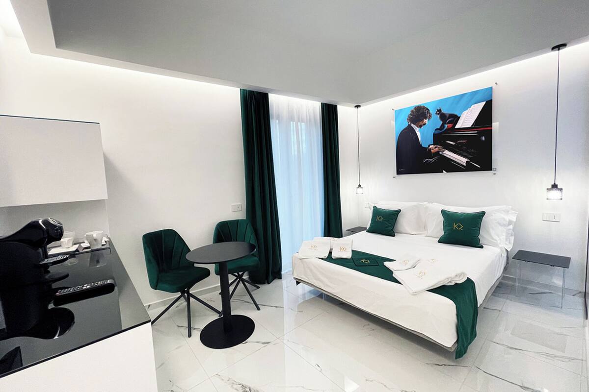 Deluxe kamer, 1 queensize bed, niet-roken, balkon | 1 slaapkamer, luxe beddengoed, pillowtop-bedden