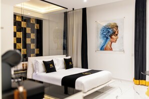 Deluxe Suite, 1 Queen Bed, Non Smoking, Jetted Tub for a fee | Premium bedding, pillowtop beds, free minibar items - Kreart Suite & Rooms (Crotone)