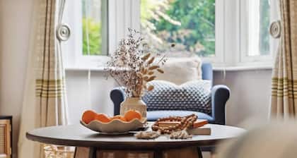 Stylish 2BR Chic Home w/Garden, On-Street Parking