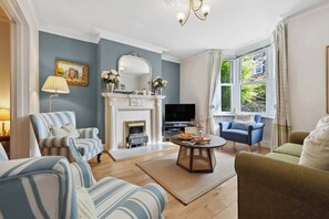 TV, fireplace, offices - Stylish 2BR Chic Home w/Garden, On-Street Parking (Winchester)