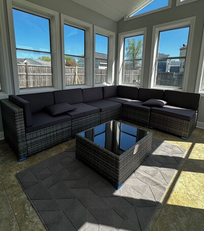 Modern Suburban Oasis- 14 guest House. Family Friendly!