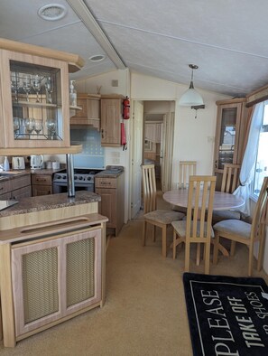 Chalet | Private kitchen | Fridge, microwave, oven, stovetop - Remarkable Caravan- Chapel St Leonard's (Skegness)