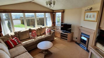Chalet | Living area | TV, fireplace