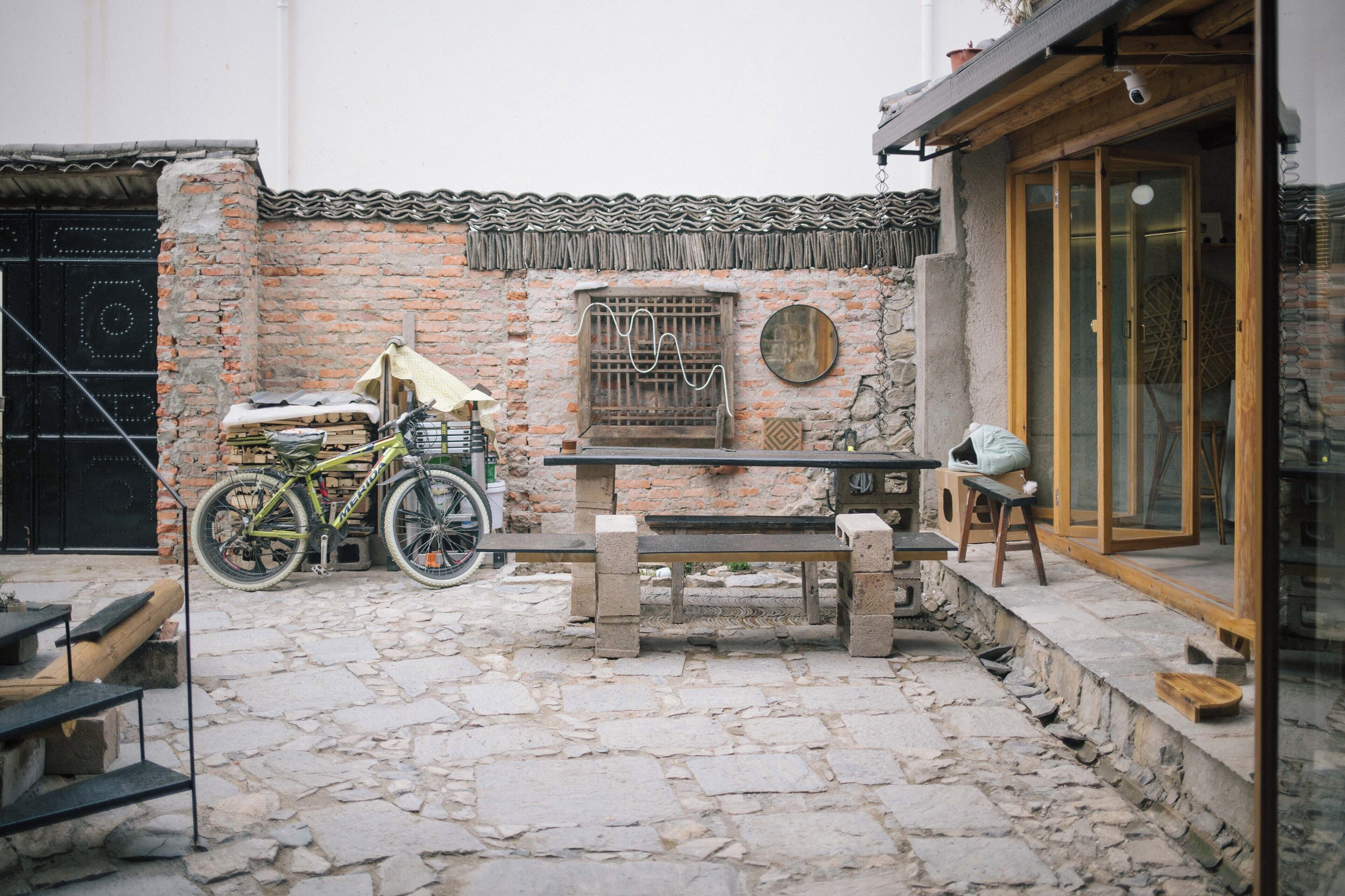 Entire Courtyard by the lake Erhai with Tibetan Fireplace and Floor Heating