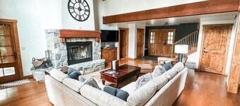 Charming Chalet on the Golf Course