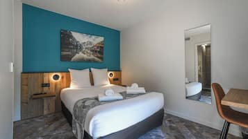 Una scrivania, postazione laptop, Wi-Fi gratuito, lenzuola