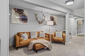 TV - Double Queen Suite 3 - Black Forest Inn Bed and Breakfast (Rapid City)