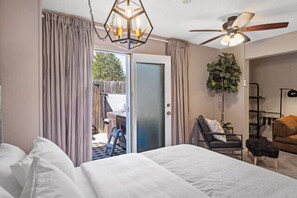 2 bedrooms, WiFi, bed sheets - Double Queen Suite 3 - Black Forest Inn Bed and Breakfast (Rapid City)