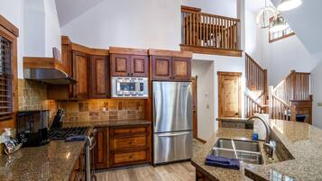 冰箱、微波炉、烤箱、炉灶