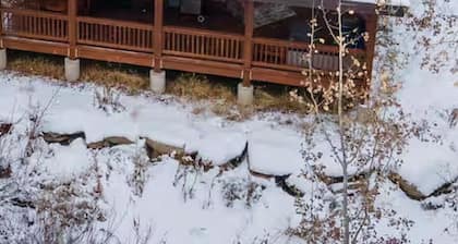 Tranquil Chalet |wrap-around deck|Pet Friendly