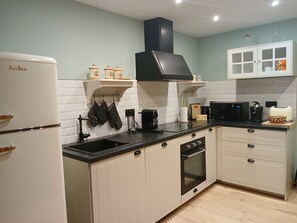 Refrigerador, microondas, horno y parrilla de estufa 