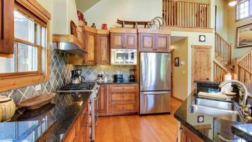 冰箱、微波炉、烤箱、炉灶