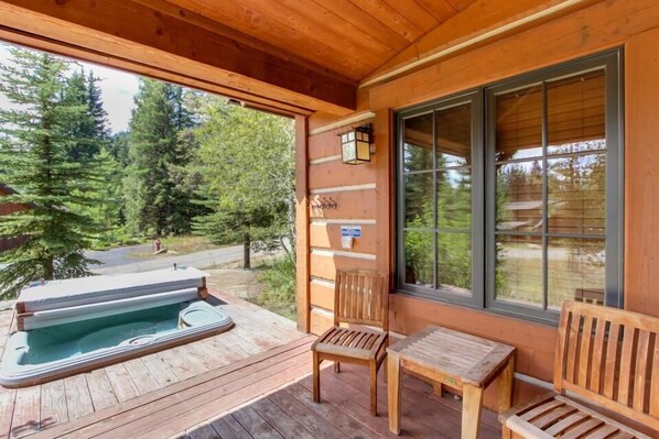 Bain à remous extérieur