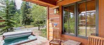 Serene Chalet|Private Hot Tub|Wood Fireplace