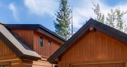 Serene Chalet|Private Hot Tub|Wood Fireplace