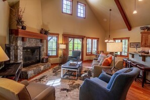 Télévision, cheminée