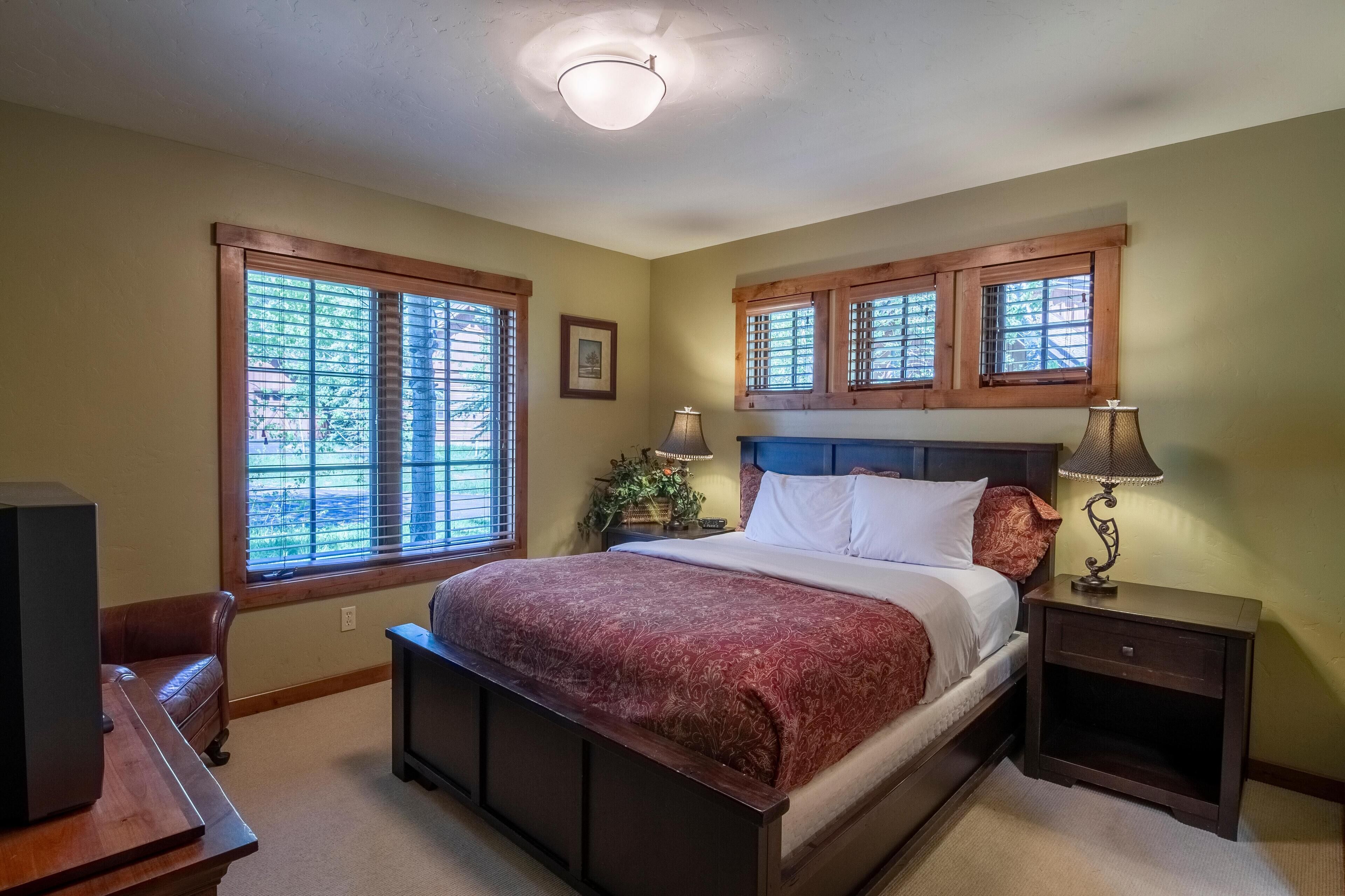 3 bedrooms, internet, bed sheets