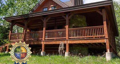 Peaceful Chalet |Private Hot Tub, Wood Fireplace