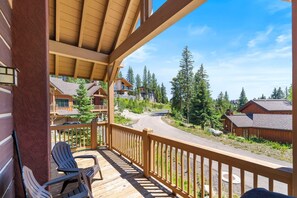 Property grounds - Traditional Townhome |Private Hot Tub, Soaking Tub (Tamarack)