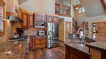 冰箱、微波炉、烤箱、炉灶